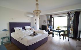 Nomad Rooms